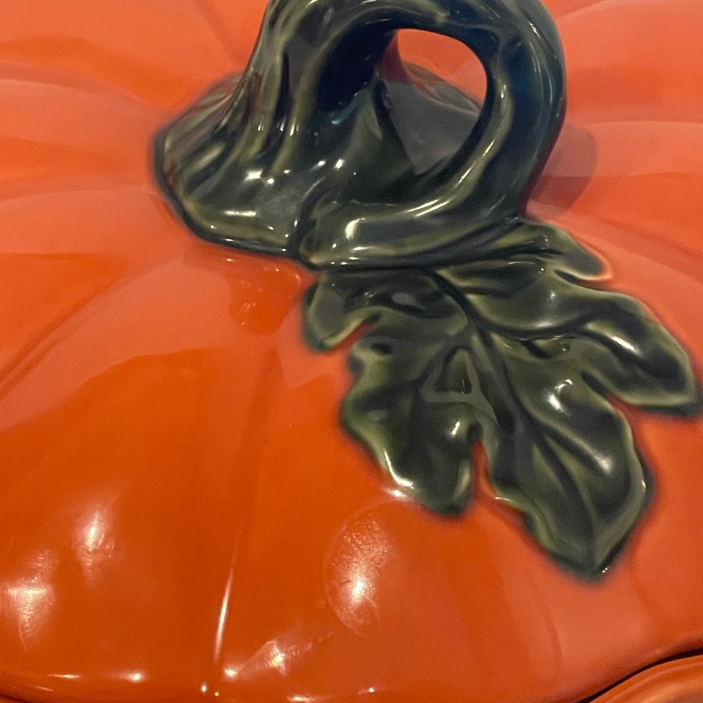 Bake Dish Celebrate It Pumpkin Dish w/Cover Oven, Dishwasher, Microwave Safe - Picture 3 of 7